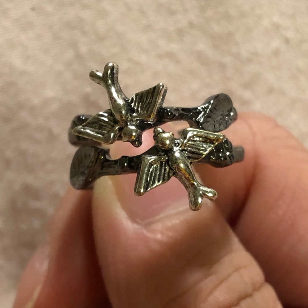 Hot Topic Birds with leaves ring